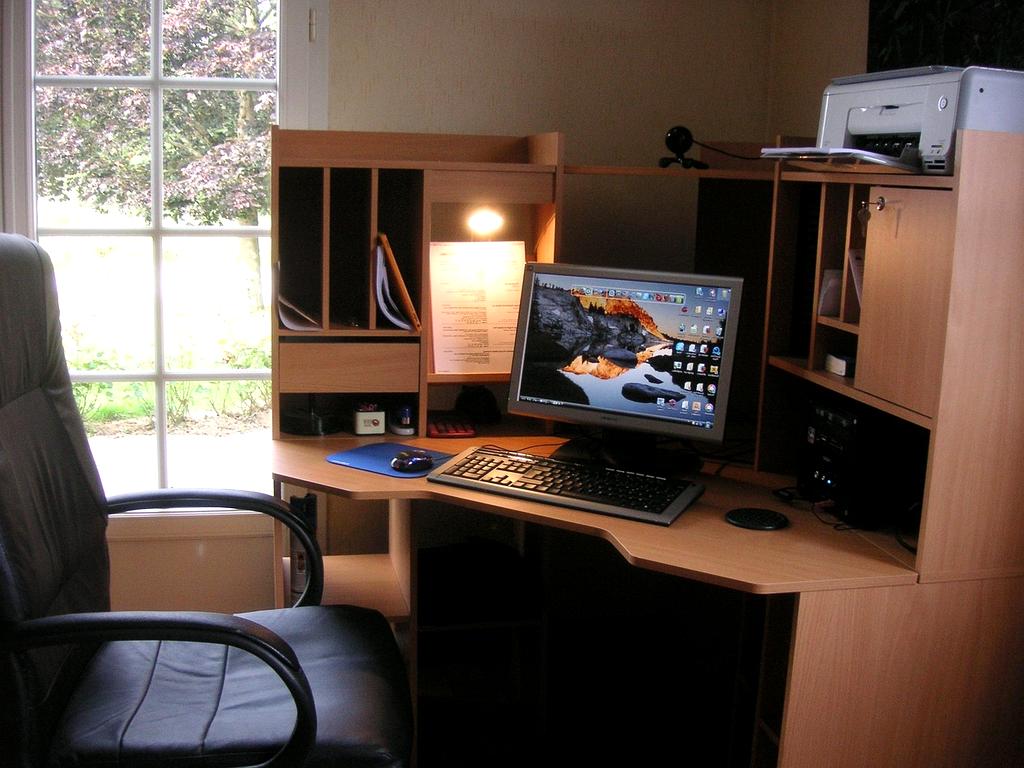 Workspace setup symbolizing focus and simplicity