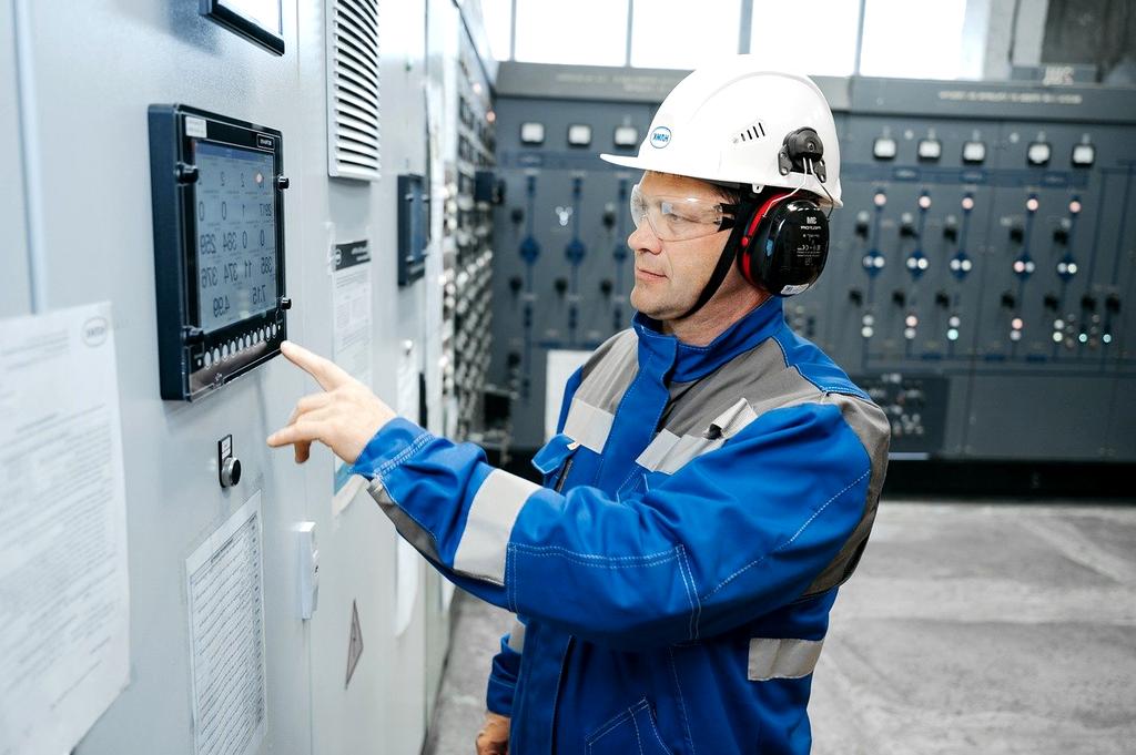Acoustic panels on wall reducing noise in a small office
