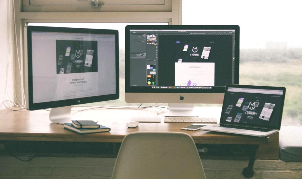 Holographic technology advancement icon